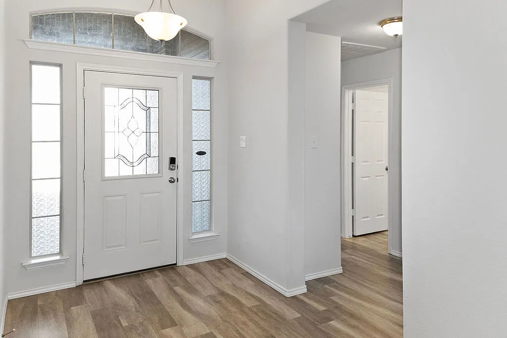 3 bed, 1868 sqft, $2,100 — Photo 3