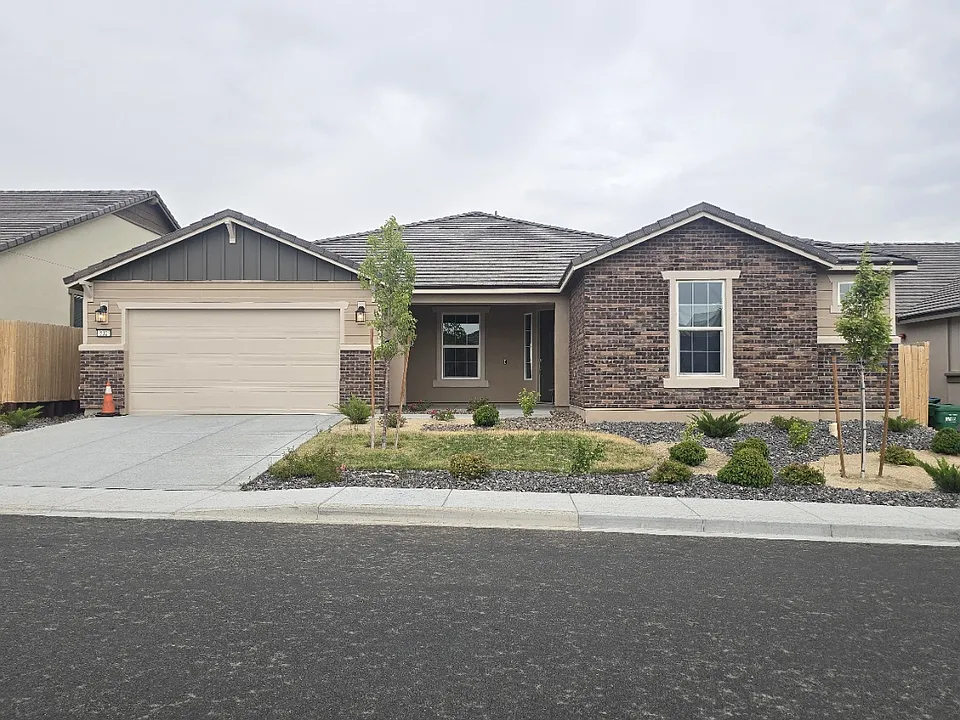 532 E Equinox Peak Ct