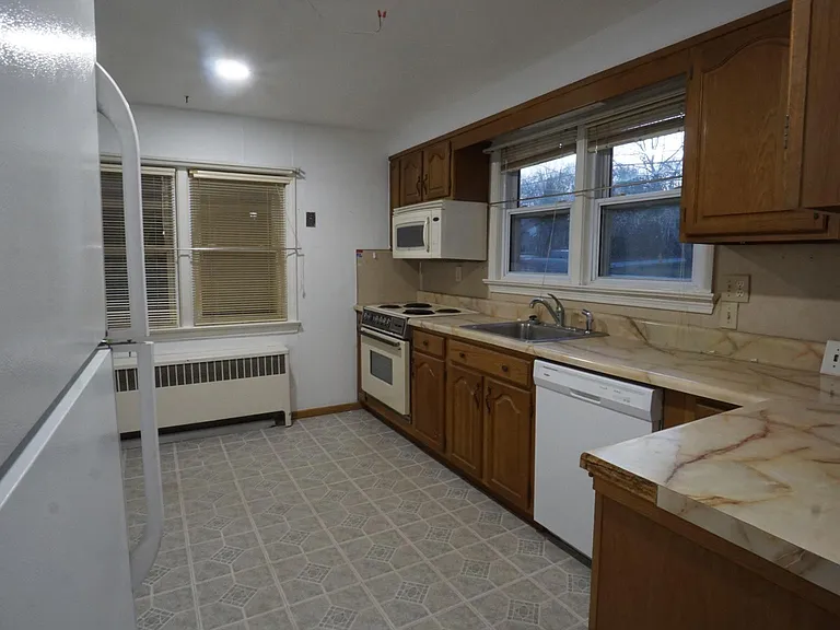 405 Bondsville Rd — Photo 9