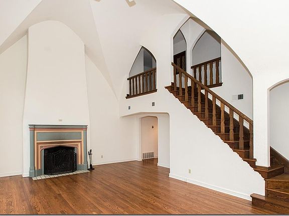 5th image of 15700 Van Aken Blvd APT 30