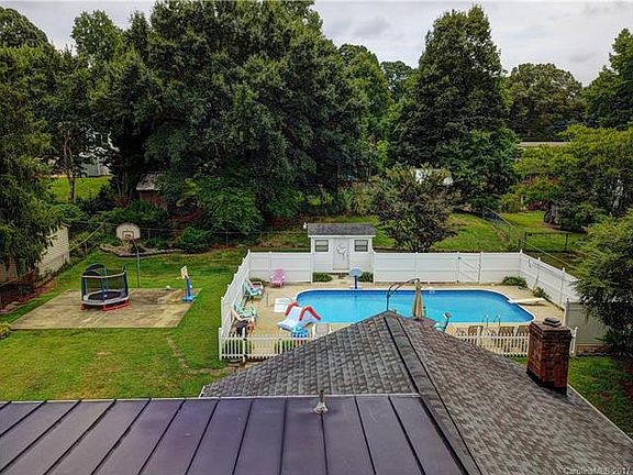 3rd image of 3305 Rollingwood Dr