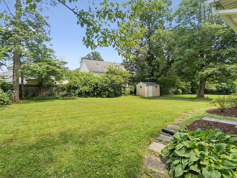 7412 Farnum St — Photo 24