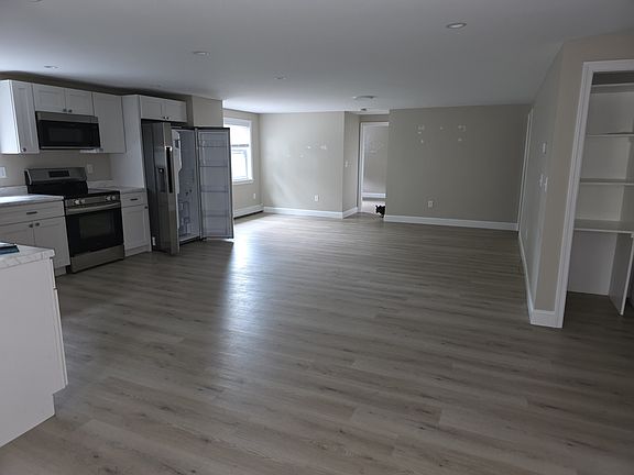 3rd image of 174 Plaistow Rd #2