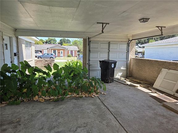 5th image of 3655 Somerset Dr