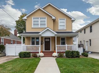 180 Kensington Rd S, Garden City, NY 11530