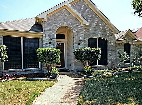2nd image of 1209 Taylor Ln