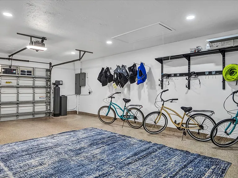 31 Lands End Ln — Photo 38