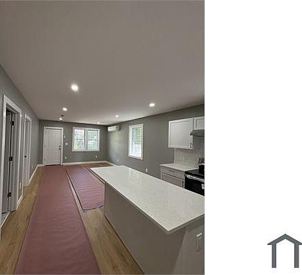 2nd image of 136 Old St