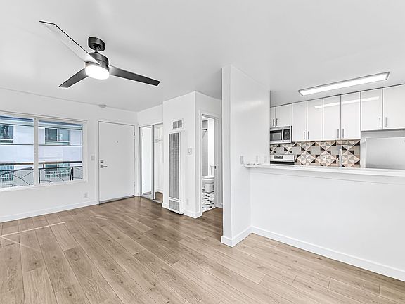 4th image of 5005 August St #42