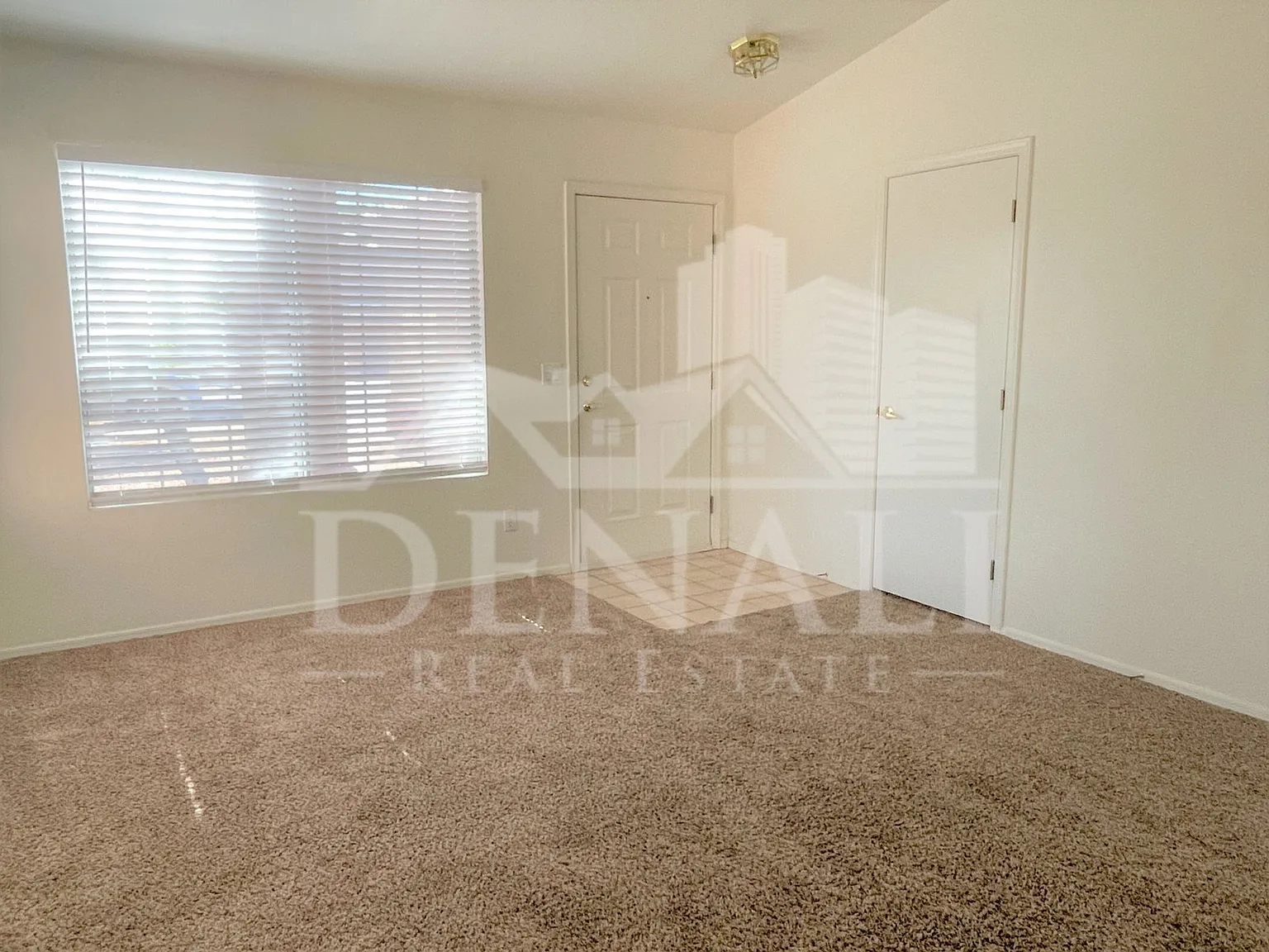 3 bed, 2.0 bath, 1572 sqft, $1,995 — Photo 4