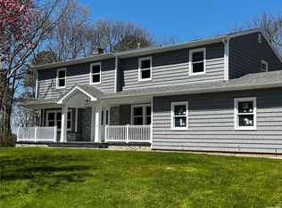 5 Niewood Dr, Ridge, NY 11961