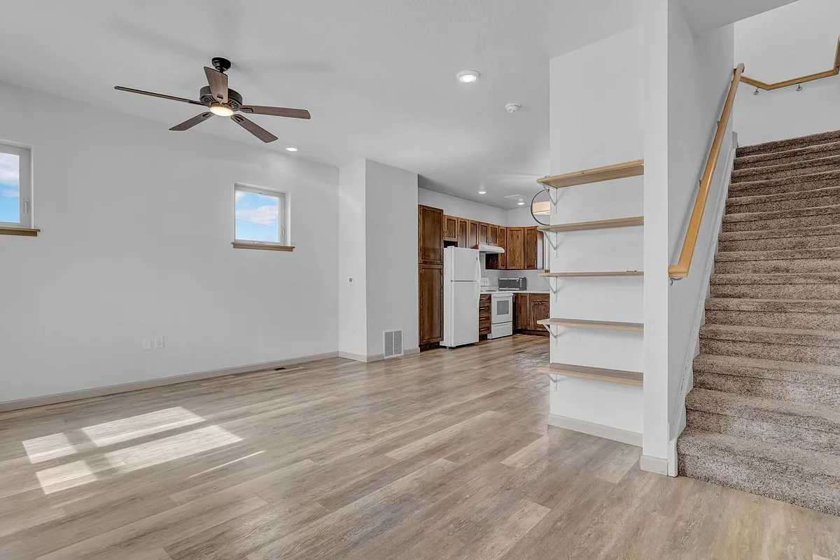 Building Photo - 5 E 51st Ave