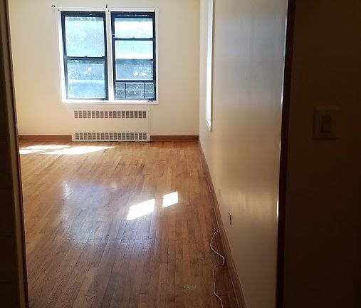 5th image of 10212 65th Ave APT D21