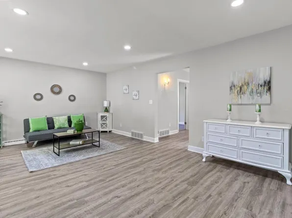 3652 South 60th STREET, Milwaukee, WI 53220