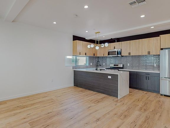 4th image of 16012 Cantlay St #1/2