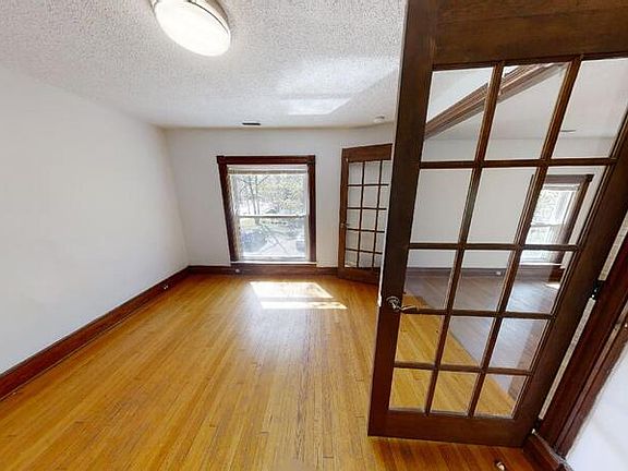 3rd image of 1218 W Huron St APT 2