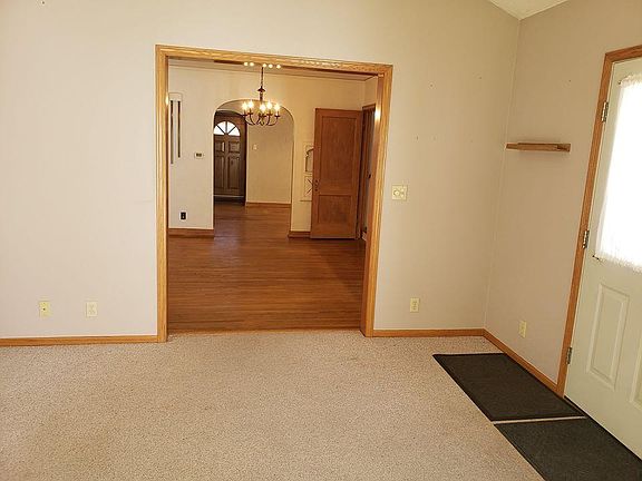 4th image of 1120 Roosevelt Ave