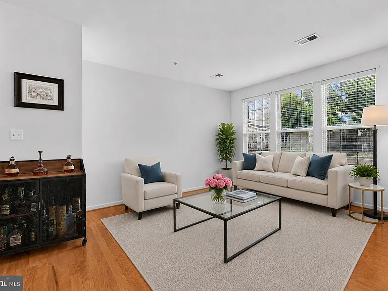 43081 Zander Ter — Photo 5