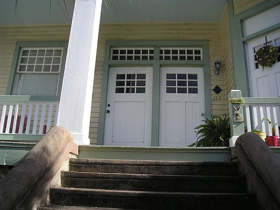 Stairwells to upstairs apartment