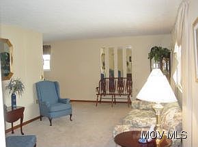 Large  Comfortable Living Rm