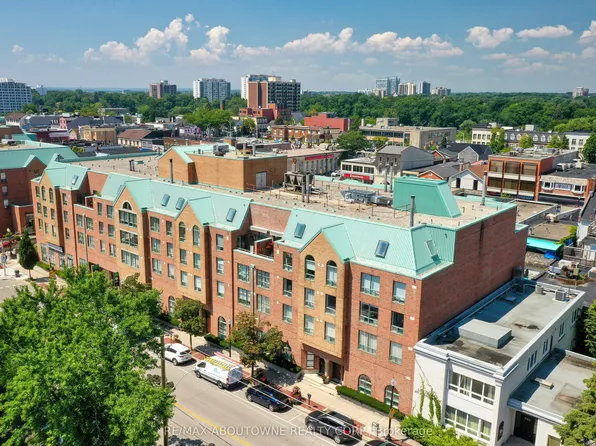 185 Robinson St #307, Oakville, ON L6J 7P6