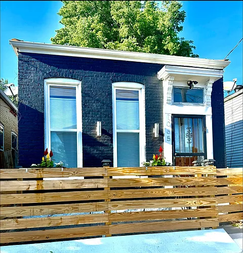 1065 Mary St Photo 1