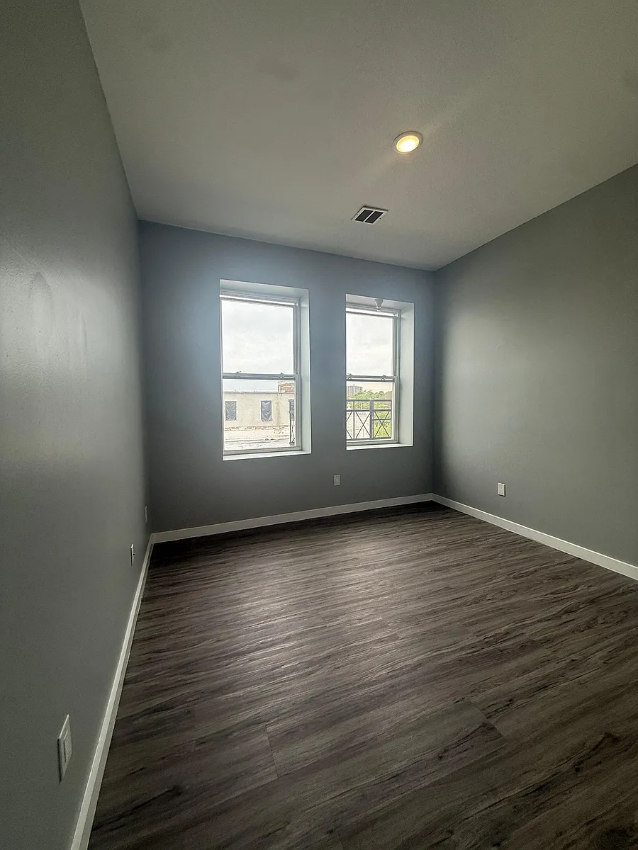 Building Photo - 98 Clinton Ave #B402