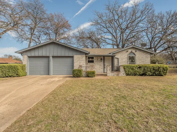 709 Blue Meadow Dr, Azle, TX 76020