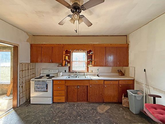 3rd image of 111 Minor St