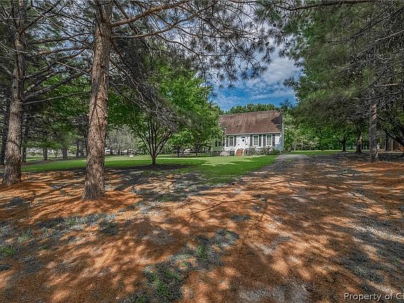 3rd image of 6769 Hilltop Dr