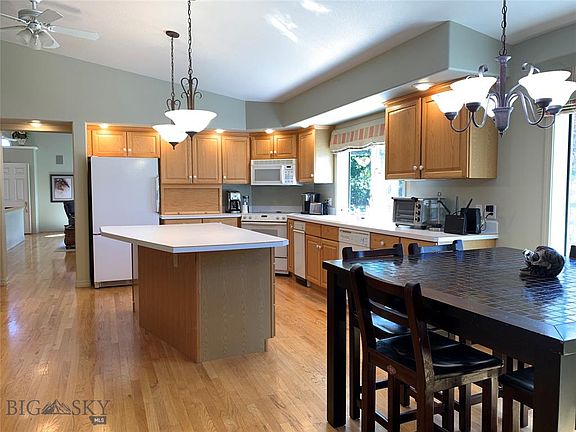 5th image of 1123 White Ave S