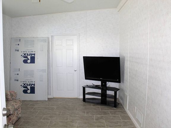 4th image of 1101 W Commerce Ave #120