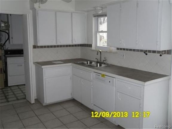 4th image of 23207 Shoreview St