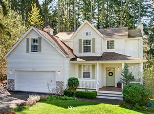 8255 New Holland Ct NE, Bainbridge Island, WA 98110