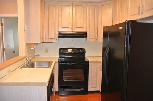 2nd image of 118 Burkhall St Unit O