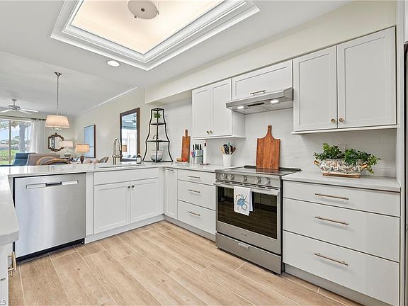 4th image of 26181 Clarkston DR #102