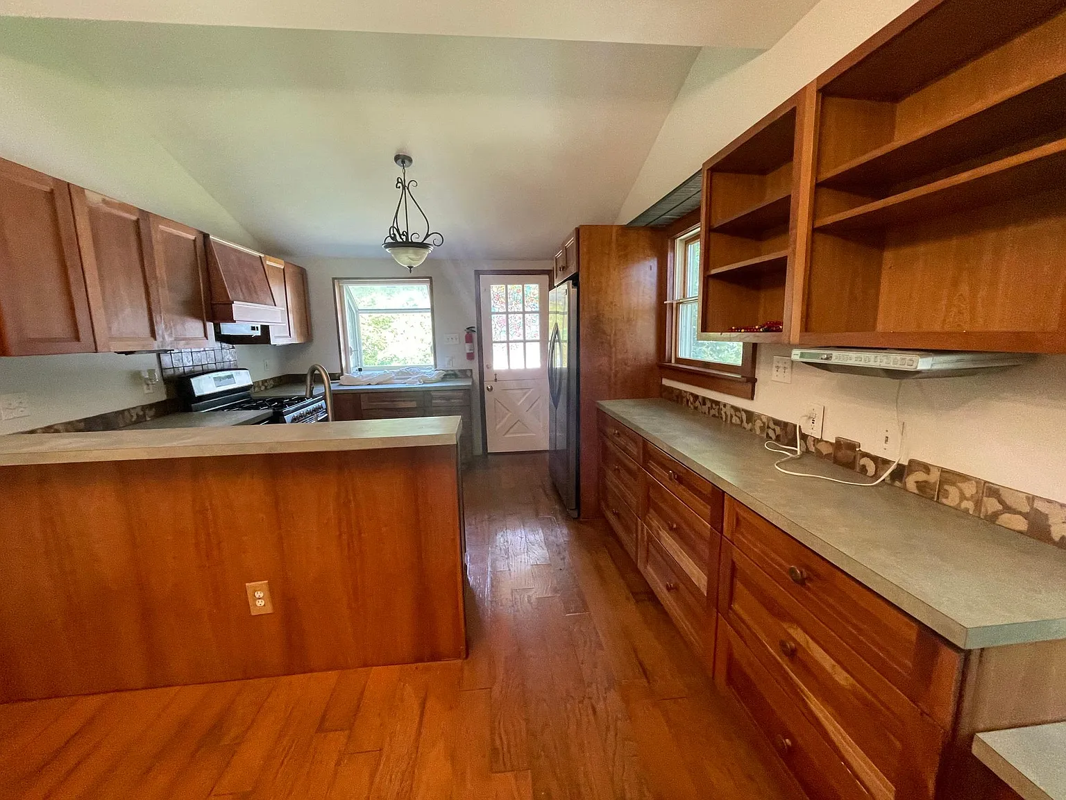 210 Mannion St — Photo 2