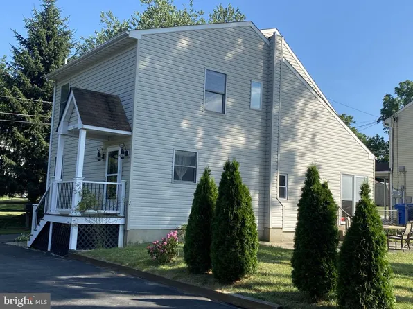 205 Lyons Ln, Fieldsboro, NJ 08505