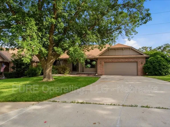 15527 Mason Cir, Omaha, NE 68154