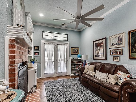 4th image of 1129 Pinehurst Dr