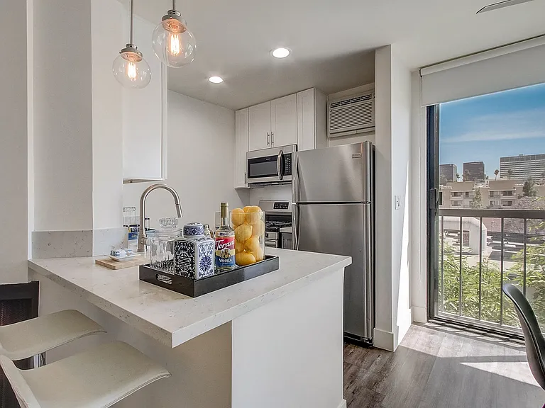 Kingsley Tower Apartments — Photo 2