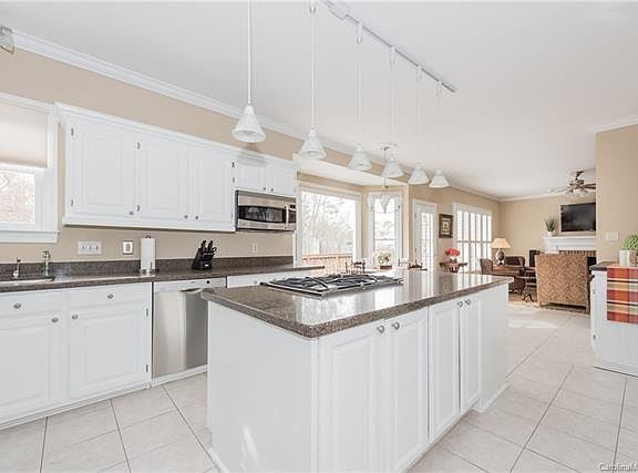 5th image of 7315 Leharne Dr