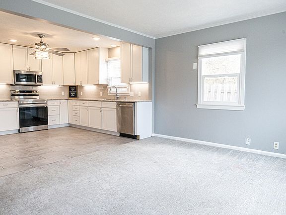 5th image of 1557 Sunset Dr
