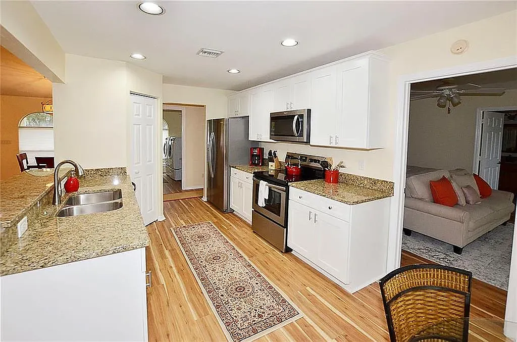 3 bed, 1537 sqft, $2,500 — Photo 3