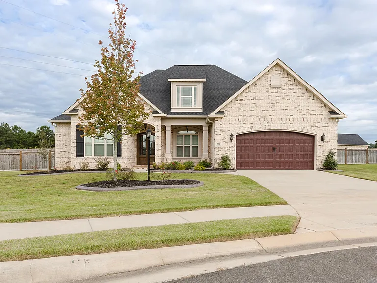 902 Abingdon Cv — Photo 5