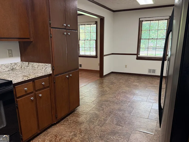 310 Sharon Dr — Photo 9