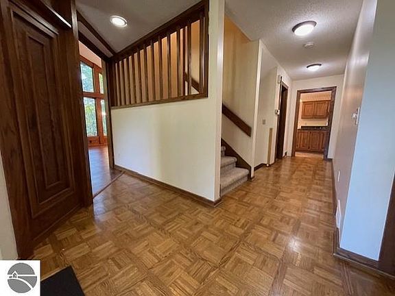 5th image of 7024 Leorie Dr
