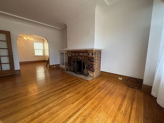 5th image of 979 Cayuga Ave