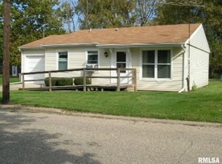 220 N Hun St, Colchester, IL 62326