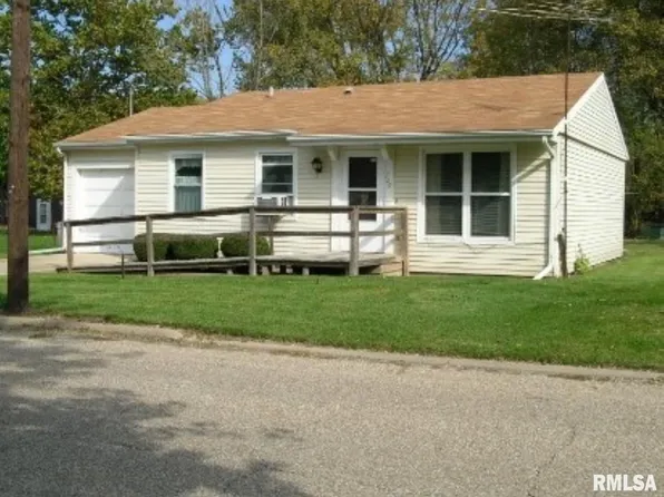 220 N Hun St, Colchester, IL 62326